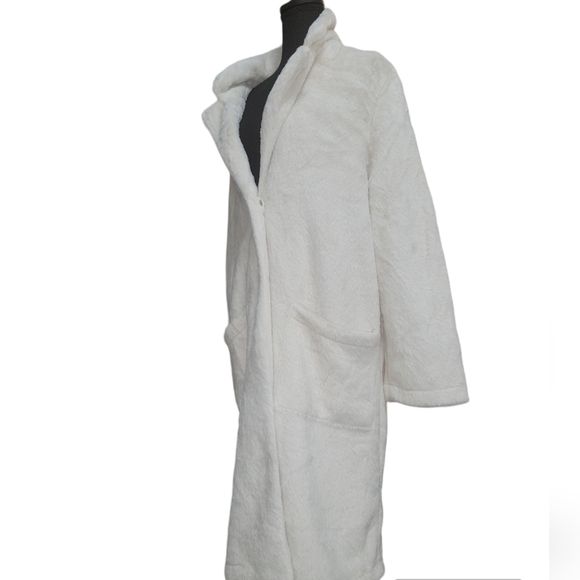 Magaschoni Faux white Fur Large Bavarian Cream coat pockets button front… - Picture 3 of 7